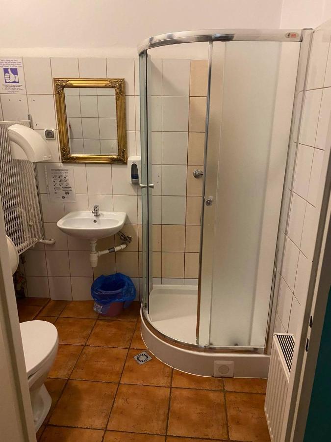 50 People Apartment كراكوفيا المظهر الخارجي الصورة