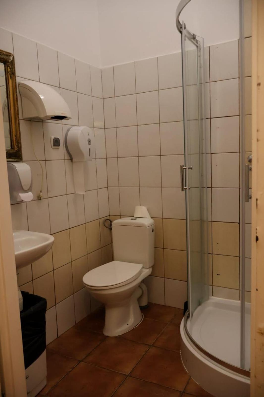 50 People Apartment كراكوفيا المظهر الخارجي الصورة