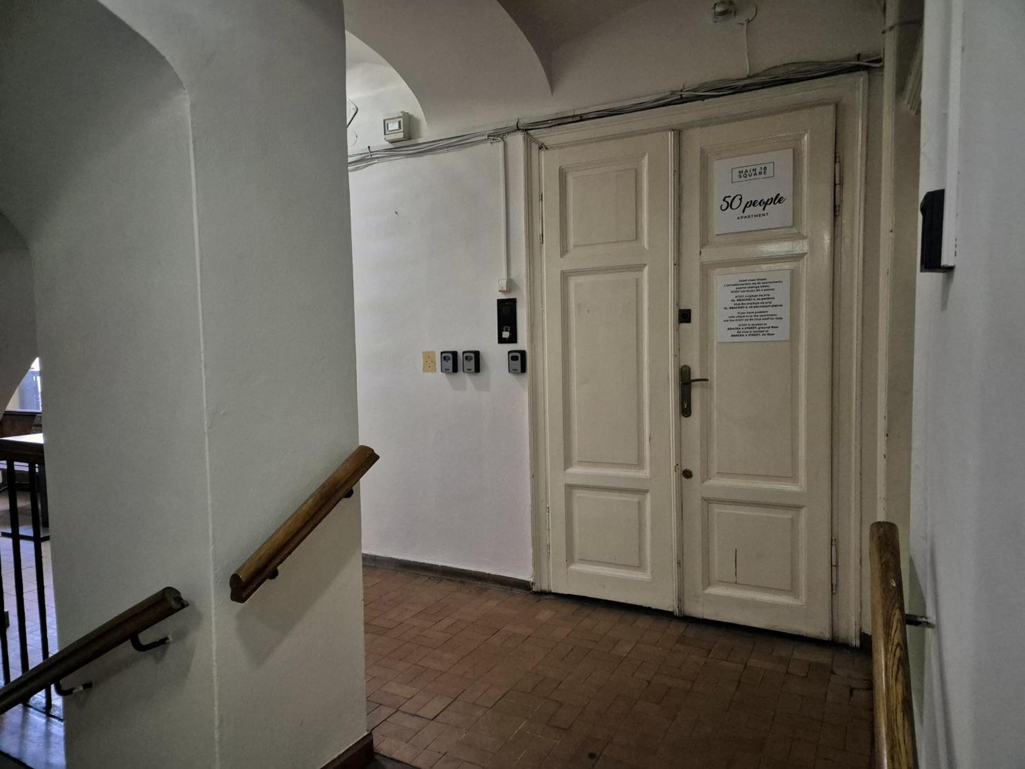 50 People Apartment كراكوفيا المظهر الخارجي الصورة